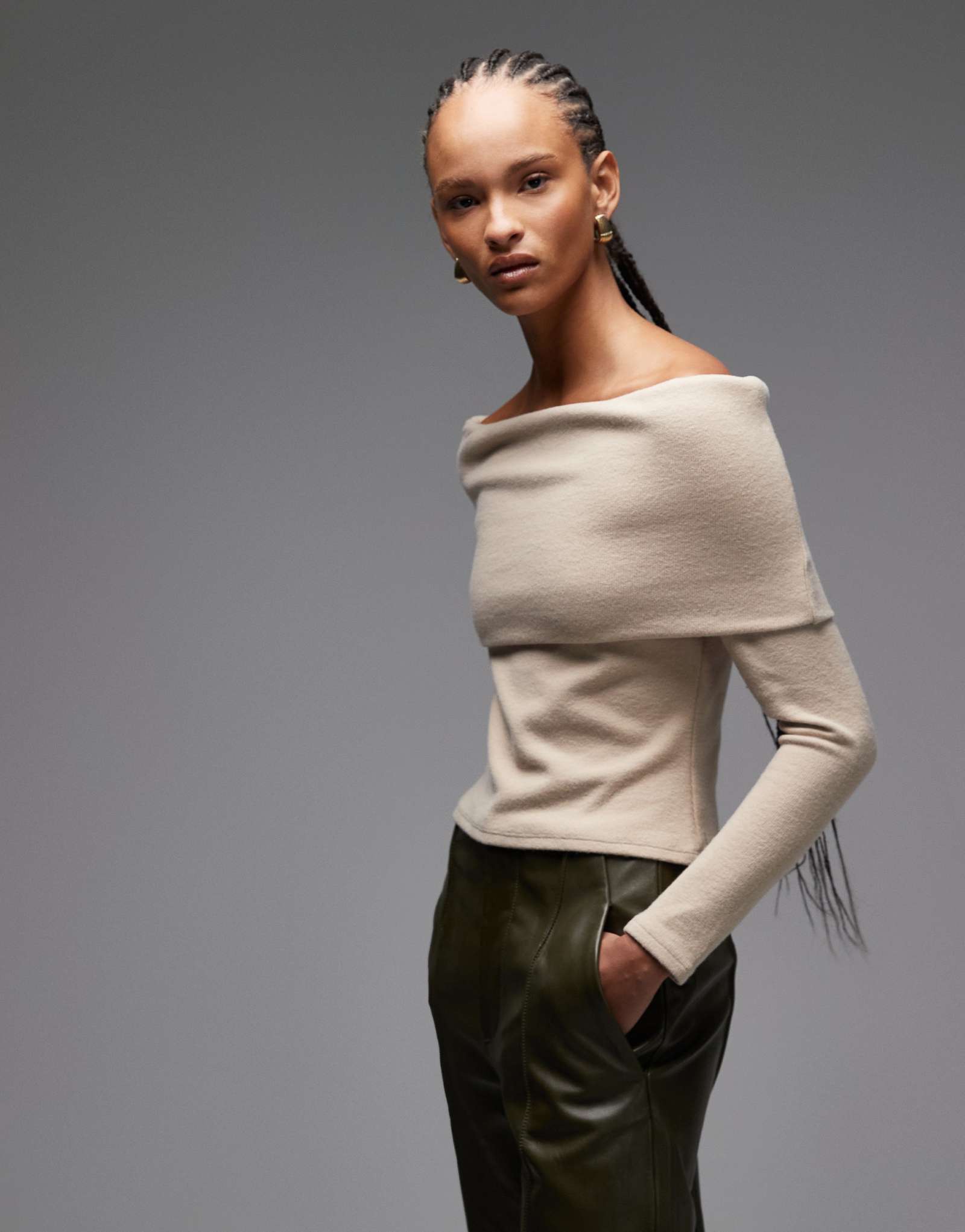 Топ ASOS DESIGN Supersoft touch со складками и открытыми плечами бежевого цвета