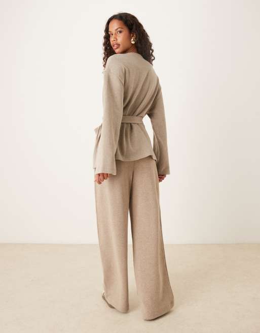 ASOS DESIGN Supersoft wide leg pleat front co-ord jogger in taupe marl, 3 of 5