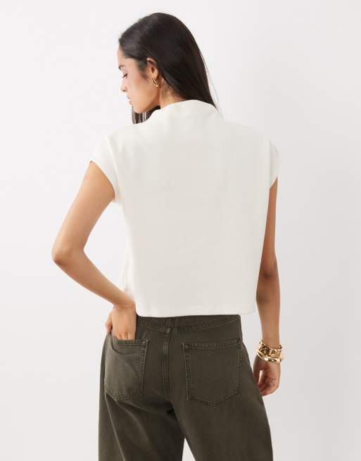 ASOS DESIGN supersoftes kastiges Crop-Top in neutral, 4 von 4