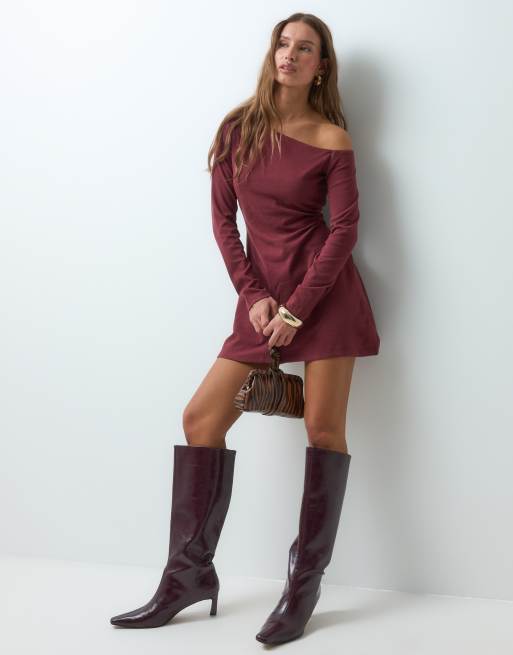 ASOS DESIGN supersoftes Minikleid mit U-Boot-Ausschnitt und langen Ärmeln in Burgunderrot, 3 von 4