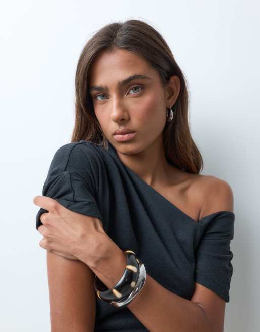 ASOS DESIGN supersoftes Oberteil mit asymmetrischem Ausschnitt in Schwarz, 3 von 5