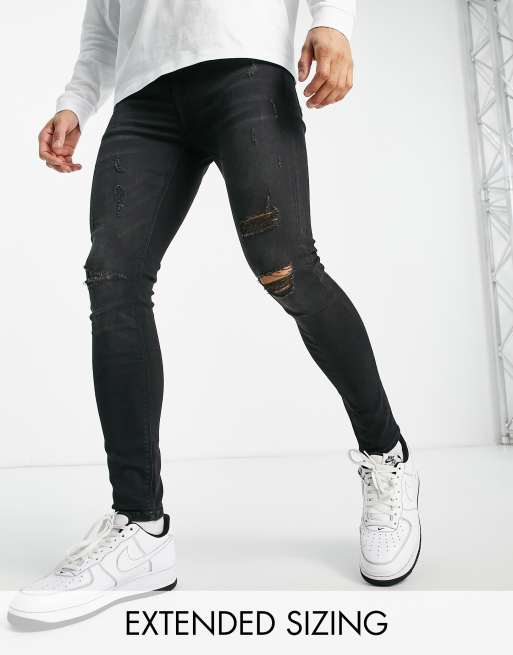 ASOS DESIGN - Superstrakke spray-on jeans met powerstretch, kniescheur en slijtages in zwart met wassing