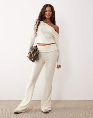 ASOS DESIGN - Superweiche, angeraute, gerippte Hose in Weiß mit weitem Bein, Kombiteil