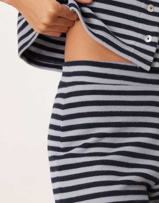 ASOS DESIGN – Superweiche, gestreifte Hose in Marineblau mit weitem Bein, Kombiteil, 3 von 5