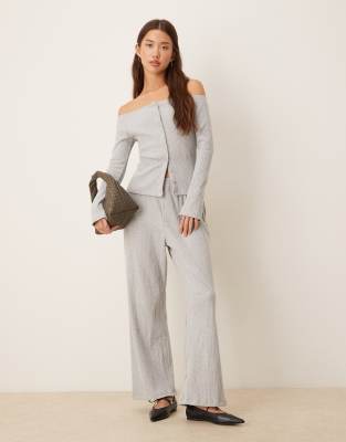 ASOS DESIGN - Superweiche Hose in Grau mit weitem Bein und Rippenstrukturmix