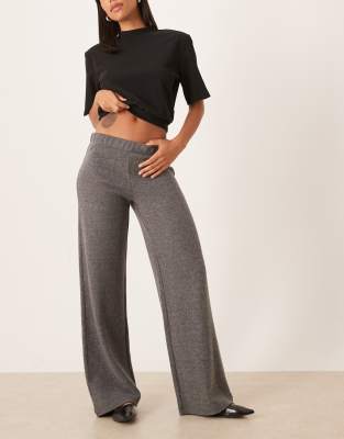 ASOS DESIGN - Superweiche Hose in Grau mit weitem Bein-Brown