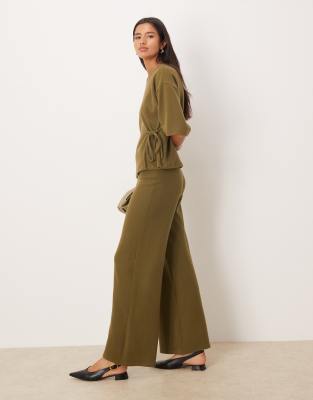 ASOS DESIGN - Superweiche Hose in Khaki mit weitem Bein, Kombiteil-Grün
