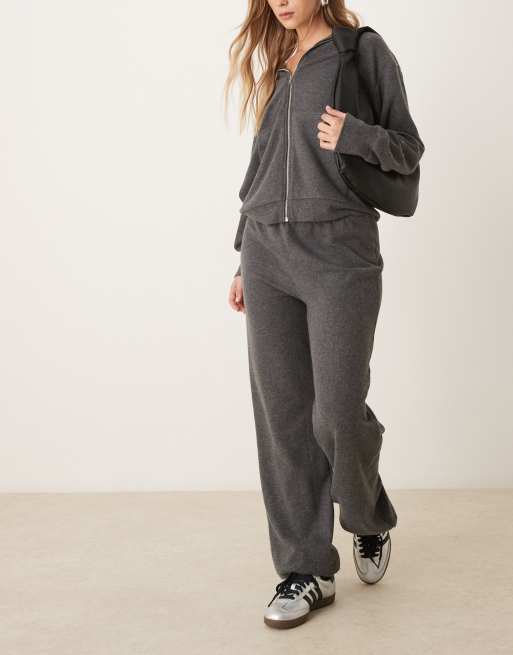 ASOS DESIGN – Superweiche Jogginghose in grau meliert mit niedrigem Bund und Bündchen, Kombiteil, 5 von 5