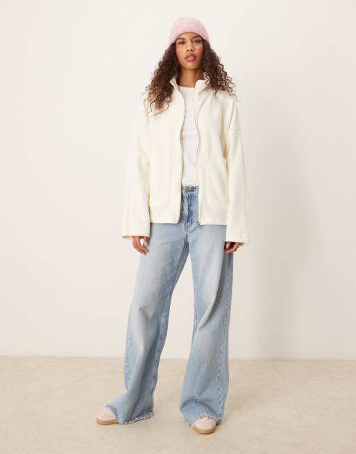 ASOS DESIGN – Superweiche, kastige Strickjacke in Weiß mit Stehkragen und Reißverschluss, 2 von 4