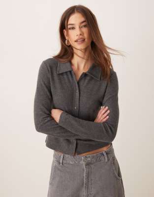 ASOS DESIGN - Superweiche Strickjacke in Grau mit Knopfleiste und Kragendetail