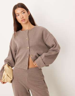 ASOS DESIGN - Superweiche Strickjacke in Mokka mit Knopfleiste, Kombiteil-Brown