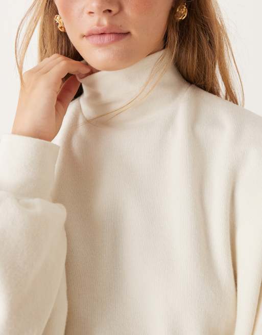ASOS DESIGN – Superweicher, hochgeschlossener Pullover in Cremeweiß mit Ballonärmeln und abgerundetem Saum, 3 von 4