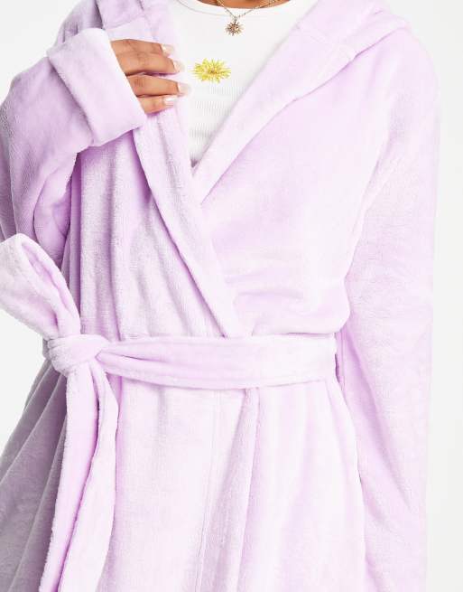 ASOS DESIGN – Superweicher Midi-Bademantel aus Fleece in hellem Flieder, 3 von 4