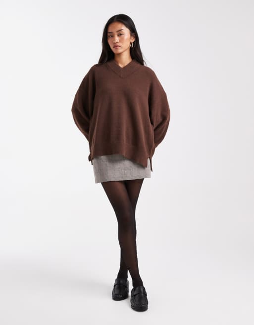 ASOS DESIGN – Superweicher Oversize-Pullover in Schokobraun mit V-Ausschnitt, 2 von 4