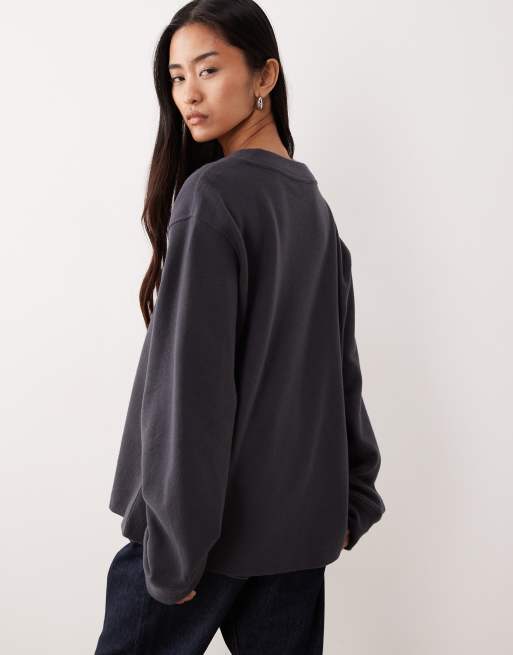 ASOS DESIGN – Superweicher Pullover in Grau mit V-Ausschnitt und gerafften Ärmeln, 4 von 4