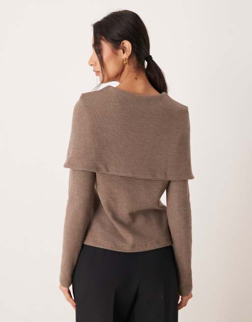 ASOS DESIGN – Superweicher Pullover in Mokka mit gebundenem Cape-Detail, 3 von 4