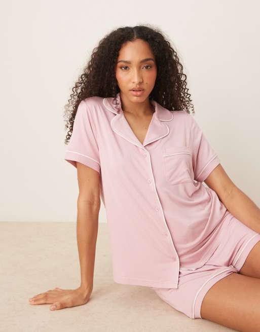 ASOS DESIGN – Superweicher Pyjama aus kurzärmligem Hemd und Shorts in Staubrosa, 2 von 4