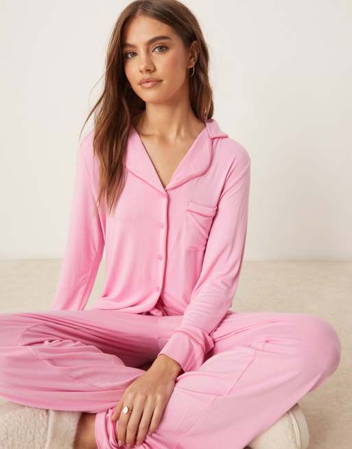 ASOS DESIGN – Superweicher Pyjama in Rosa aus langärmligem Hemd und Hose mit Kontrast-Paspelierung, 2 von 4