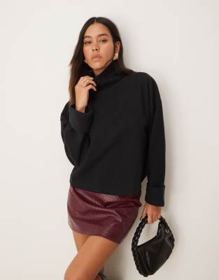 ASOS DESIGN - Superweicher Rollkragenpullover in Schwarz mit Bündchendetail