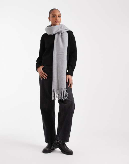 ASOS DESIGN – Superweicher Schal aus Webstoff in Grau meliert mit Bommeln, 2 von 3