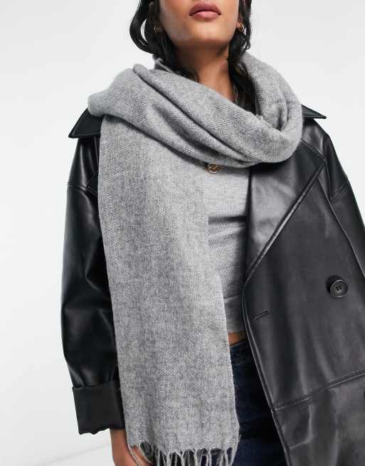 ASOS DESIGN – Superweicher Schal mit Bommeln in Mittelgrau, 3 von 4