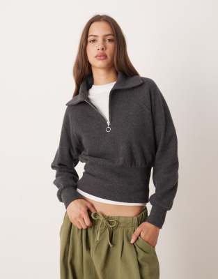 ASOS DESIGN - Superweicher, taillierter Pullover in Anthrazit mit Reißverschluss-Grau