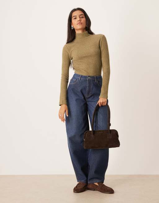 ASOS DESIGN – Superweiches, angerautes, geripptes Oberteil in dunklem Olivgrün mit Rollkragen und langen Ärmeln, 3 von 4