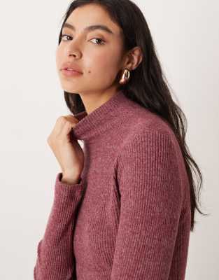 ASOS DESIGN - Superweiches, angerautes, geripptes Rollkragenoberteil in Burgunderrot mit langen Ärmeln