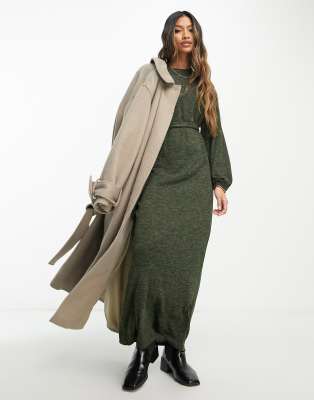 ASOS DESIGN - Superweiches, angerautes Langarmkleid in Khaki mit Bindegürtel-Grün