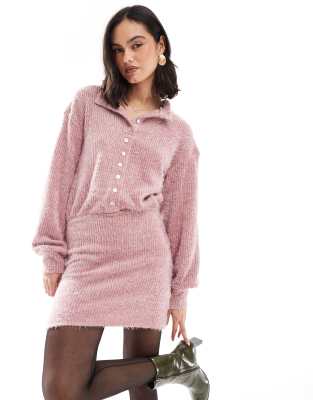 ASOS DESIGN - Superweiches, flauschiges Minikleid im Strickjackenstil in Rosa mit Knopfleiste