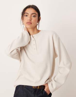 ASOS DESIGN - Superweiches Henley-Sweatshirt in Cremeweiß mit Oversize-Schnitt
