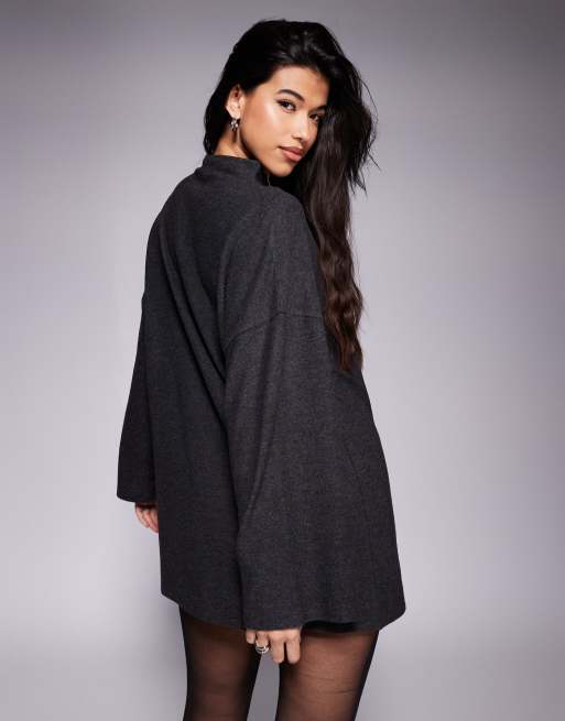 ASOS DESIGN – Superweiches, hochgeschlossenes Minikleid in Anthrazit mit ausgestellten Ärmeln, 3 von 4