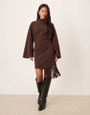 ASOS DESIGN - Superweiches, hochgeschlossenes Minikleid in Schokobraun mit Fransen-Brown