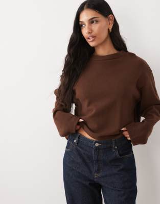 ASOS DESIGN - Superweiches, langärmliges Cropped-T-Shirt in Braun mit kastigem Schnitt-Brown