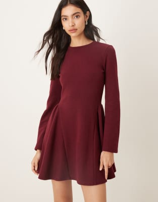 ASOS DESIGN - Superweiches, langärmliges Godet-Minikleid in Burgunderrot