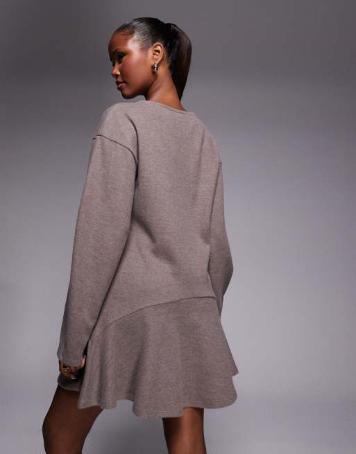 ASOS DESIGN – Superweiches, langärmliges Minikleid in Braun mit langen Kokon-Ärmeln und Schößchen, 4 von 4