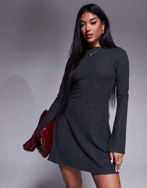 ASOS DESIGN – Superweiches, langärmliges, schwingendes Minikleid in Anthrazit, 2 von 4