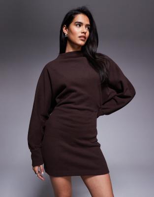 ASOS DESIGN - Superweiches Minikleid in Braun mit Fledermausärmeln, Stehkragen und seitlicher Raffung-Brown