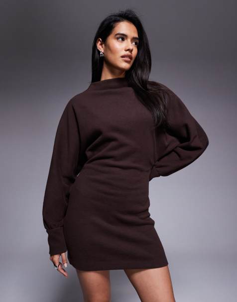 ASOS DESIGN – Superweiches Minikleid in Braun mit Fledermausärmeln, Stehkragen und seitlicher Raffung - view 1