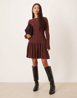 ASOS DESIGN - Superweiches Minikleid in Schokobraun mit gerafftem Korsett-Taillendetail-Brown