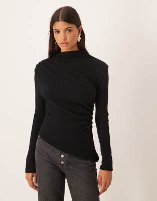 ASOS DESIGN - Superweiches Oberteil in Schwarz mit Stehkragen und plissiertem Detail