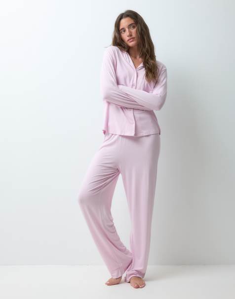 ASOS DESIGN superweiches Pyjama-Set aus Viskose mit langärmeligem Hemd und Hose in Rosa - view 1