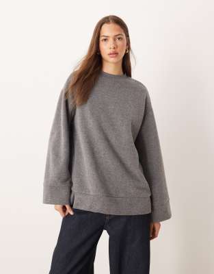 ASOS DESIGN - Superweiches Sweatshirt in meliertem Anthrazit mit Schlitzsaum-Grau