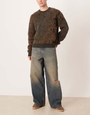 Superweite Jeans in verwaschenem Mittelblau mit Abschürfungen und Farbstich Blau 47 Regular