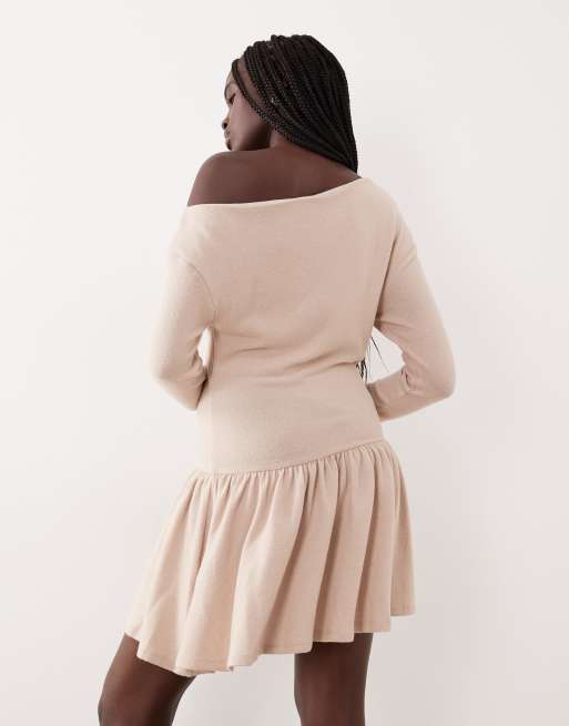 ASOS DESIGN - Superzachte asymmetrische mini jurk met verlaagde zoom in crème, 3 van 4