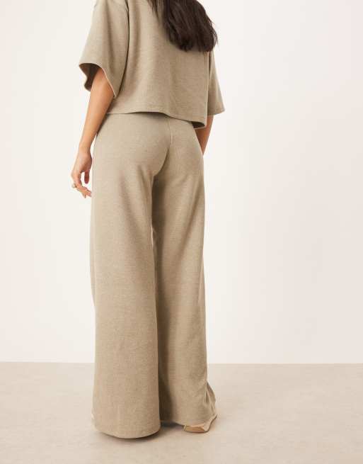 ASOS DESIGN - Superzachte broek met wijde pijpen in gemêleerd taupe, 4 van 5