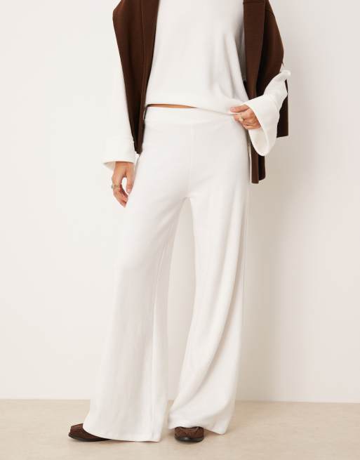 ASOS DESIGN - Superzachte broek met wijde pijpen in winterwit, 4 van 5