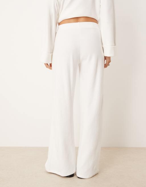 ASOS DESIGN - Superzachte broek met wijde pijpen in winterwit, 5 van 5