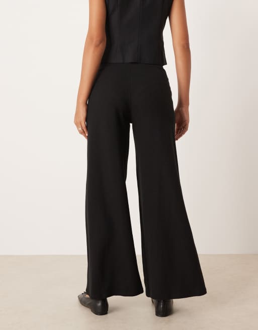 ASOS DESIGN - Superzachte broek met wijde pijpen in zwart, 4 van 5