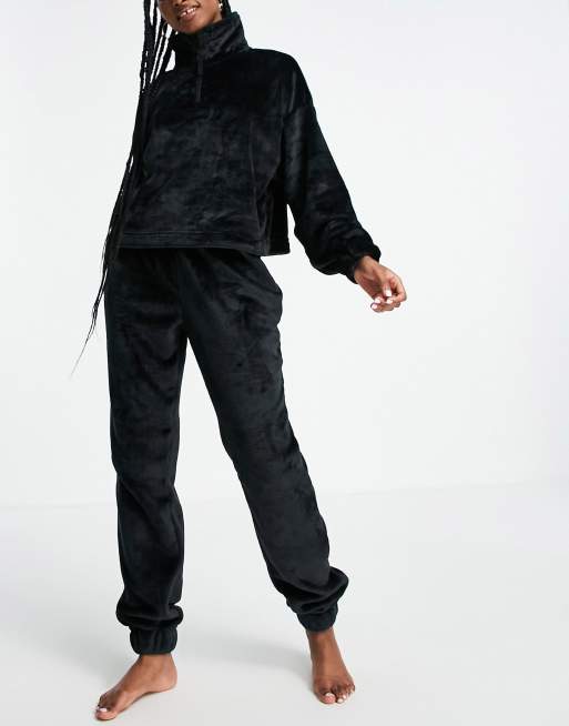 ASOS DESIGN - Superzachte fleece loungeset met joggingbroek en sweater in zwart